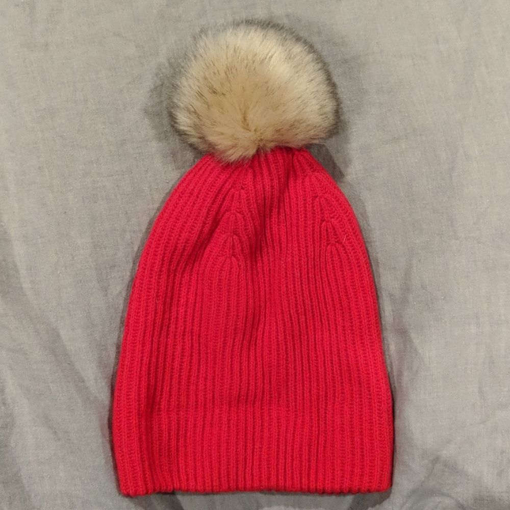 Gap beanie with fur pom